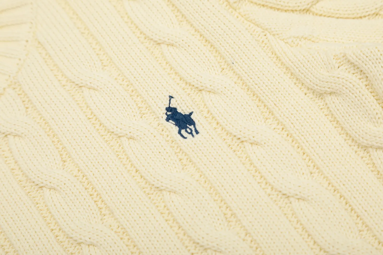 🅿️160 "Top quality" Style number: DS002# (not off the shelves all year round) [Ralph Lauren round neck solid color pony embroidered logo knitted short sleeves] ✅Ralph Lauren classic basic versatile knitted short sleeves for all seasons ✅Main supplier platform live broadcast Wholesale entities Replenish when out of stock Not off the shelves ✅ZP quality 1:1 version Scan the code to enter the GF website Counter quality ✅Detailed quality is the only one in Guangzhou Imported quality cotton yarn, focusing on high-end, cost-effective, good quality needless to say ✅The version is restored to the original order, the maximum size can be worn up to 160 pounds, loose, comfortable and stress-free ✅The upper body is simple and easy to match, a must-have for goddess ootd, good-looking clothes are never picky, a must-have in the goddess’ wardrobe Size: S-XL Color: Black White Gray Light Blue Light Pink Colorful Blue Khaki Bright Yellow Fruit Green Milk Apricot Wood Green Taro Purple Chinese Red Anchor Red Navy Red Label Navy Blue White Label